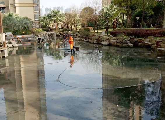 玛沁景观池淤泥清理