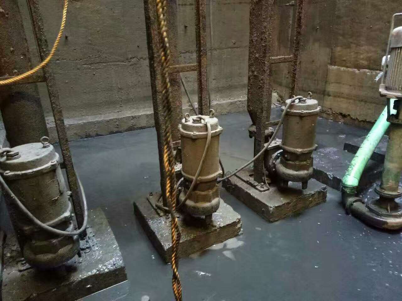 玛沁污水池清理