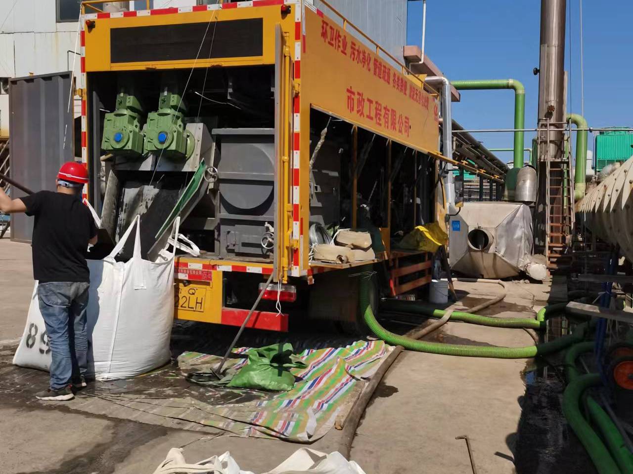 玛沁淤泥压干处理